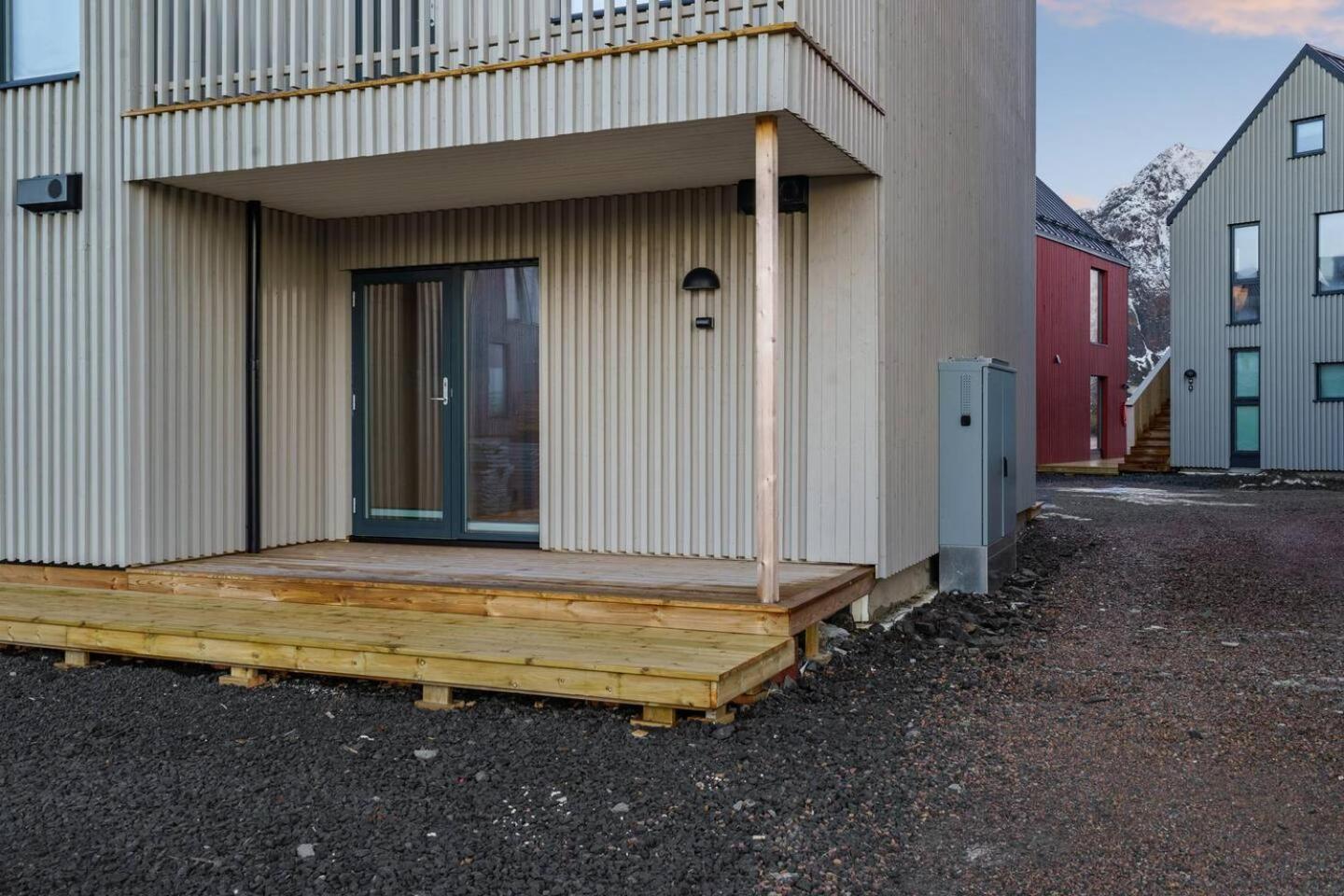 Rorbuleilighet I Idylliske Henningsvær Eksteriør billede